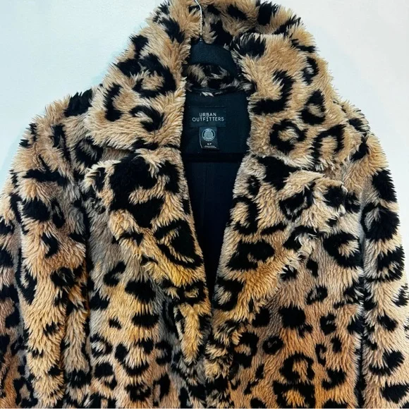 #63 URBAN OUTFITTERS animal print Faux Fur Coat |oversized SZ. Small | 22.5" PTP - Picture 4 of 7